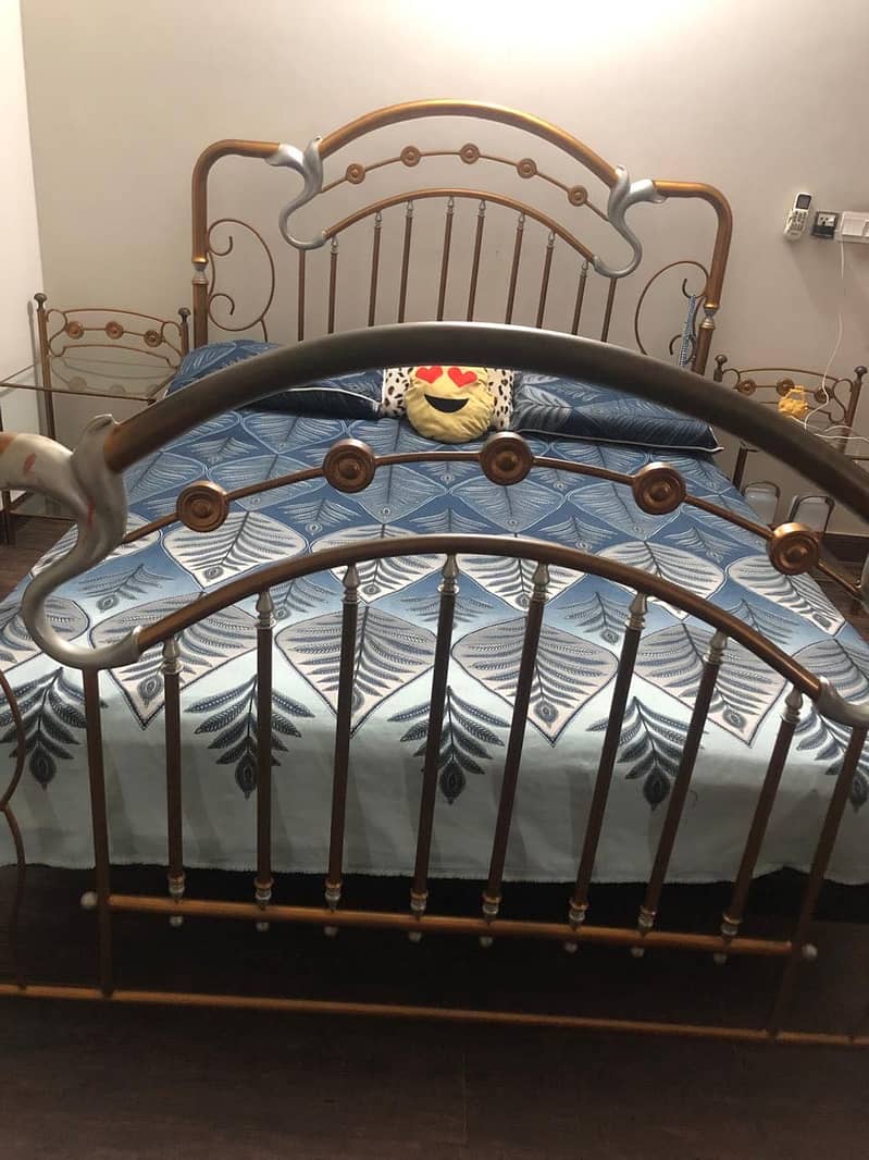 Double bed 0