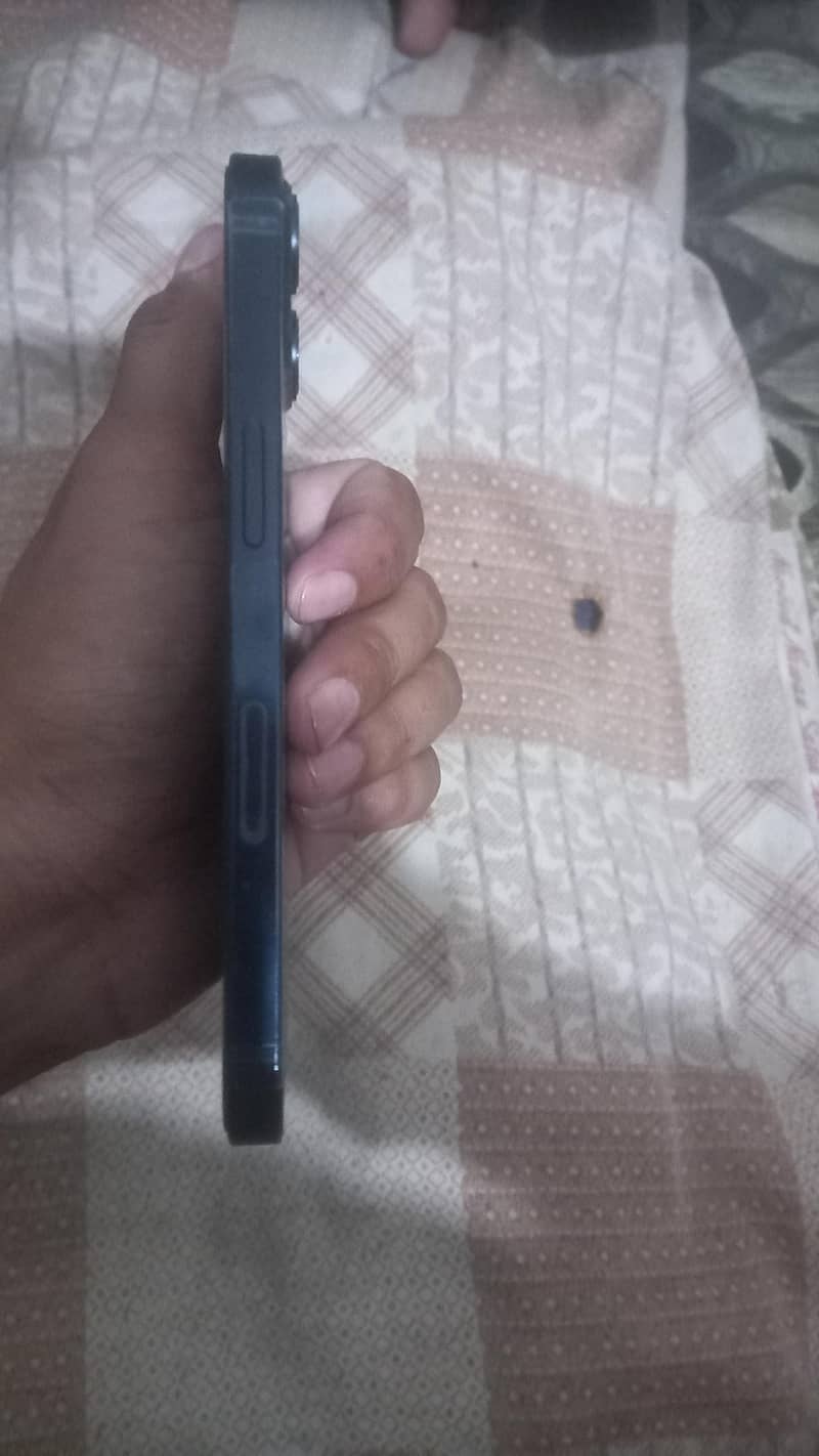 Apple iPhone 13 2