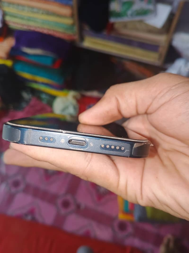 Apple iPhone 13 4