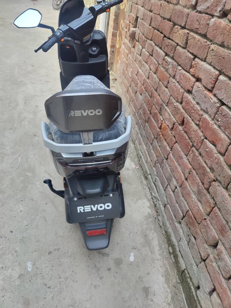Revoo A12 3