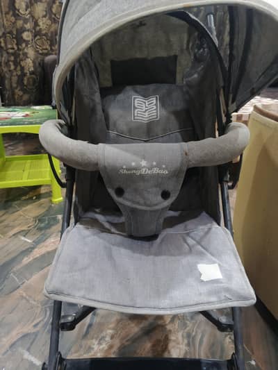 prame like brand new important pram 10/10.