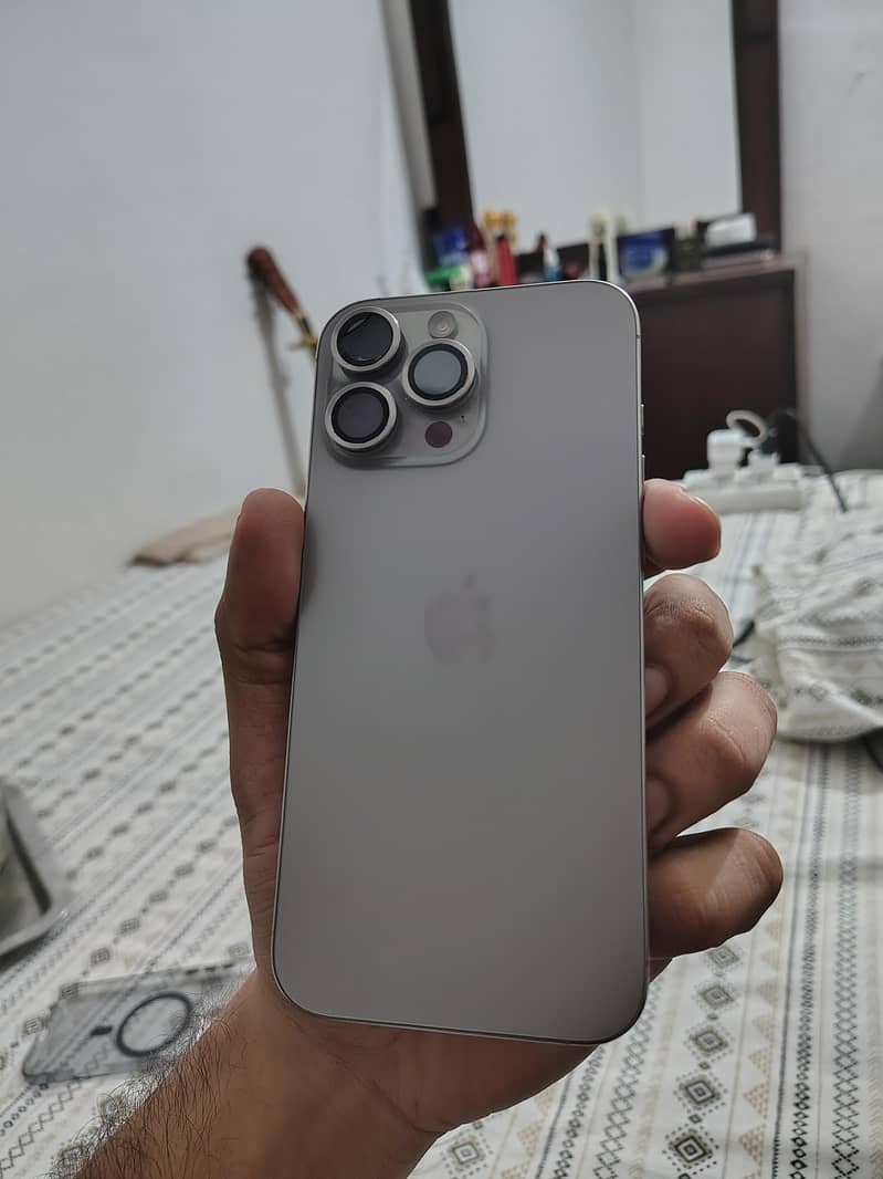 Apple iPhone 16 Pro Max 2