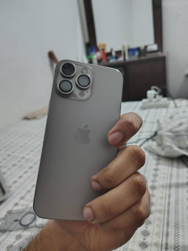 Apple iPhone 16 Pro Max 3