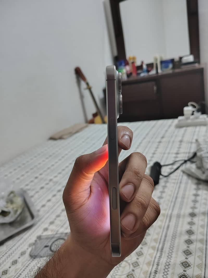 Apple iPhone 16 Pro Max 4