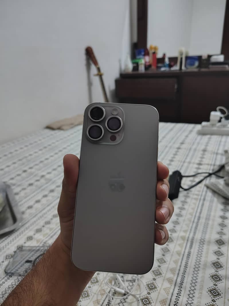 Apple iPhone 16 Pro Max 8