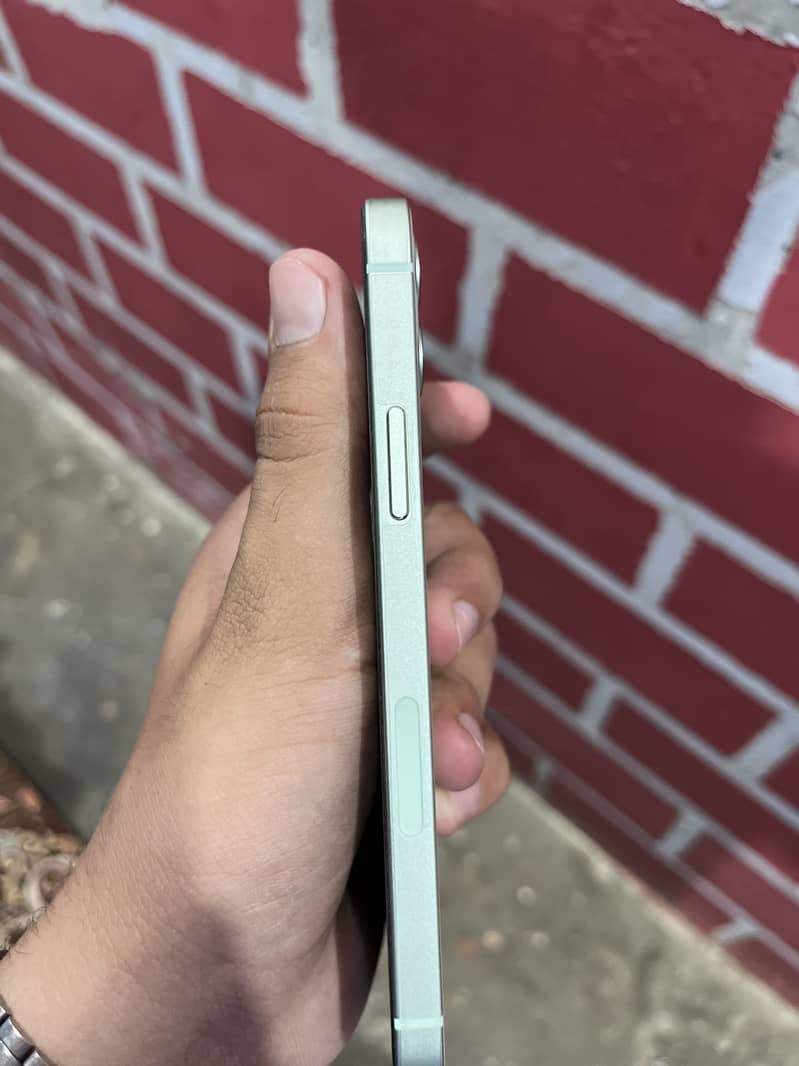 Apple iPhone 12 2