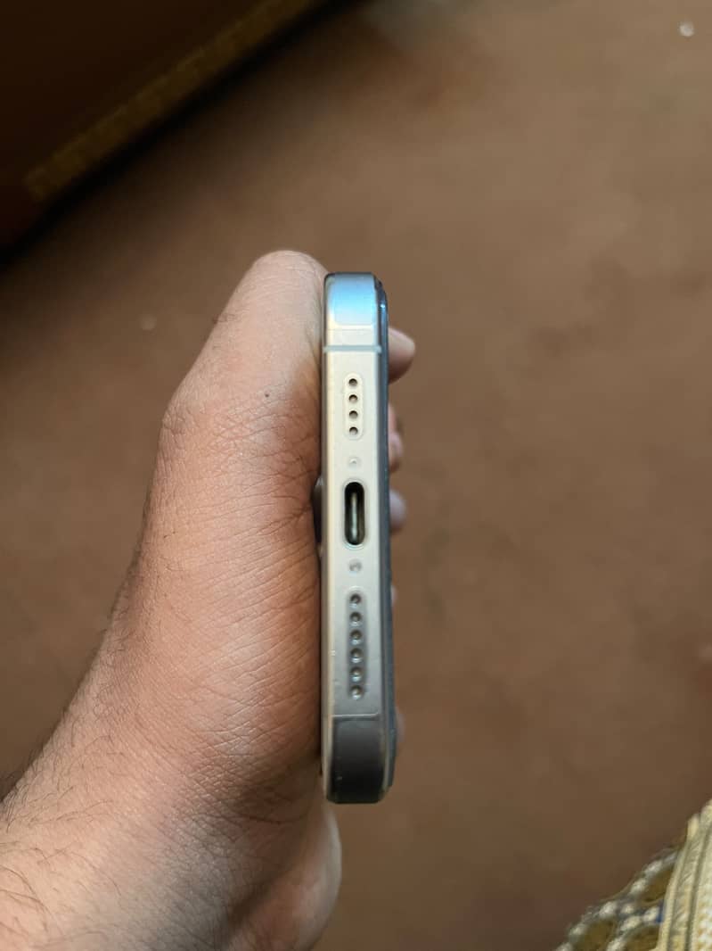 Apple iPhone 15 Pro Max 6