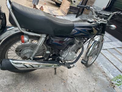 Honda CG 125 2025 | 4,981 KM | 10/10 Condition | Black | Lahore