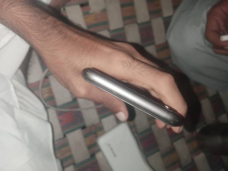 Apple iPhone 11 3