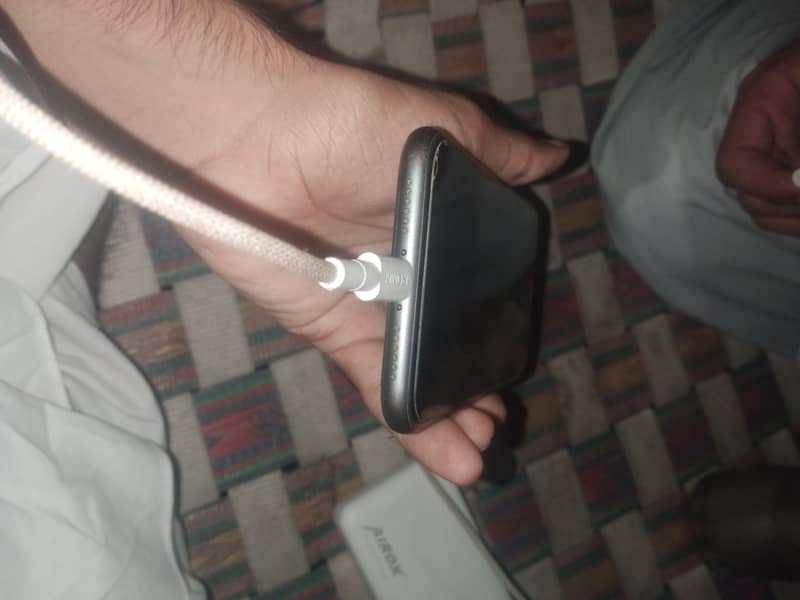 Apple iPhone 11 4