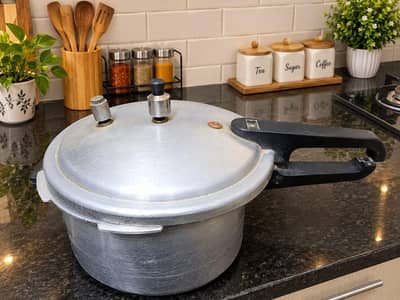 Premium Quality Cooker – Excellent Condition
