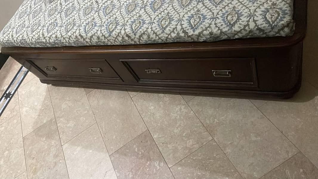 Bed,2 side table 2