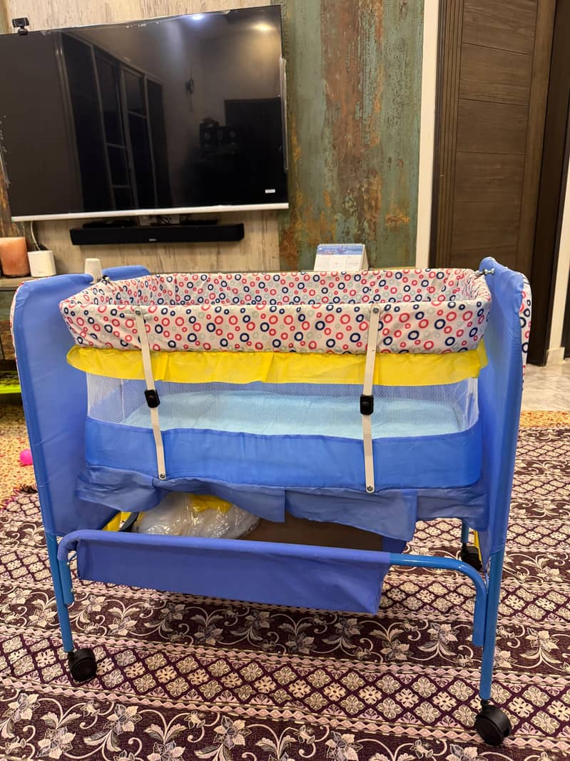 baby cot and swing 1