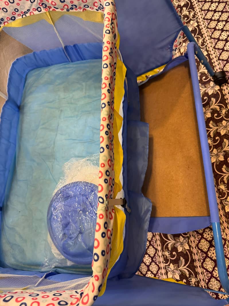 baby cot and swing 2