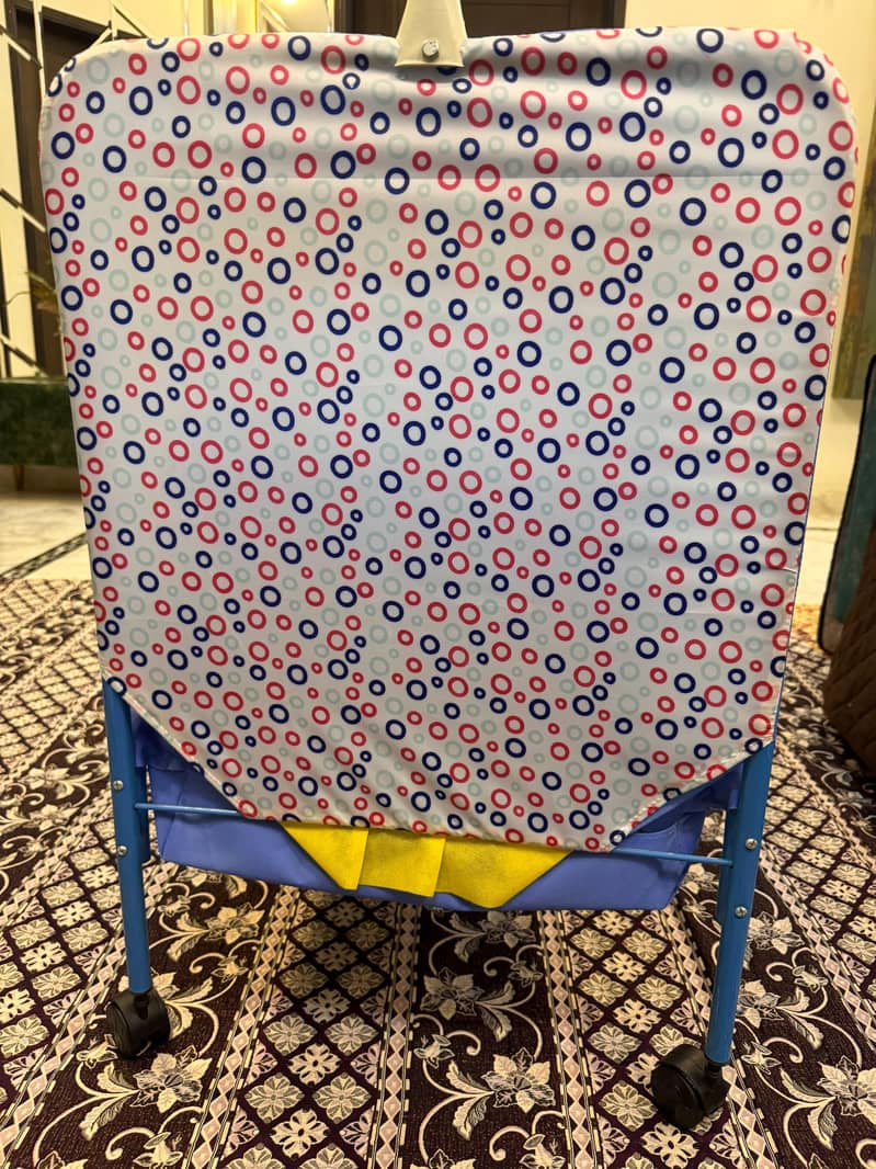 baby cot and swing 3