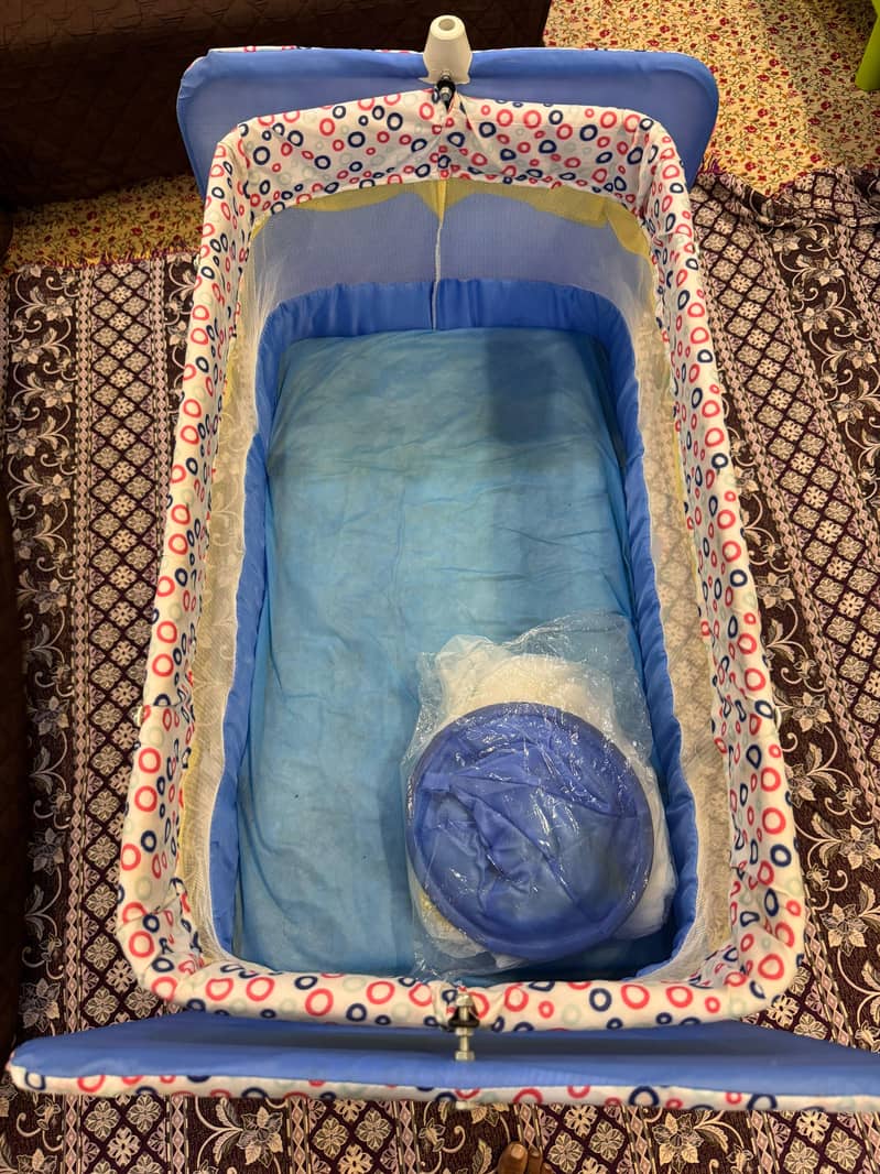 baby cot and swing 4