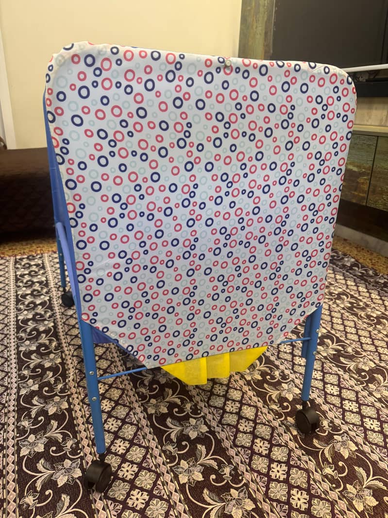 baby cot and swing 5