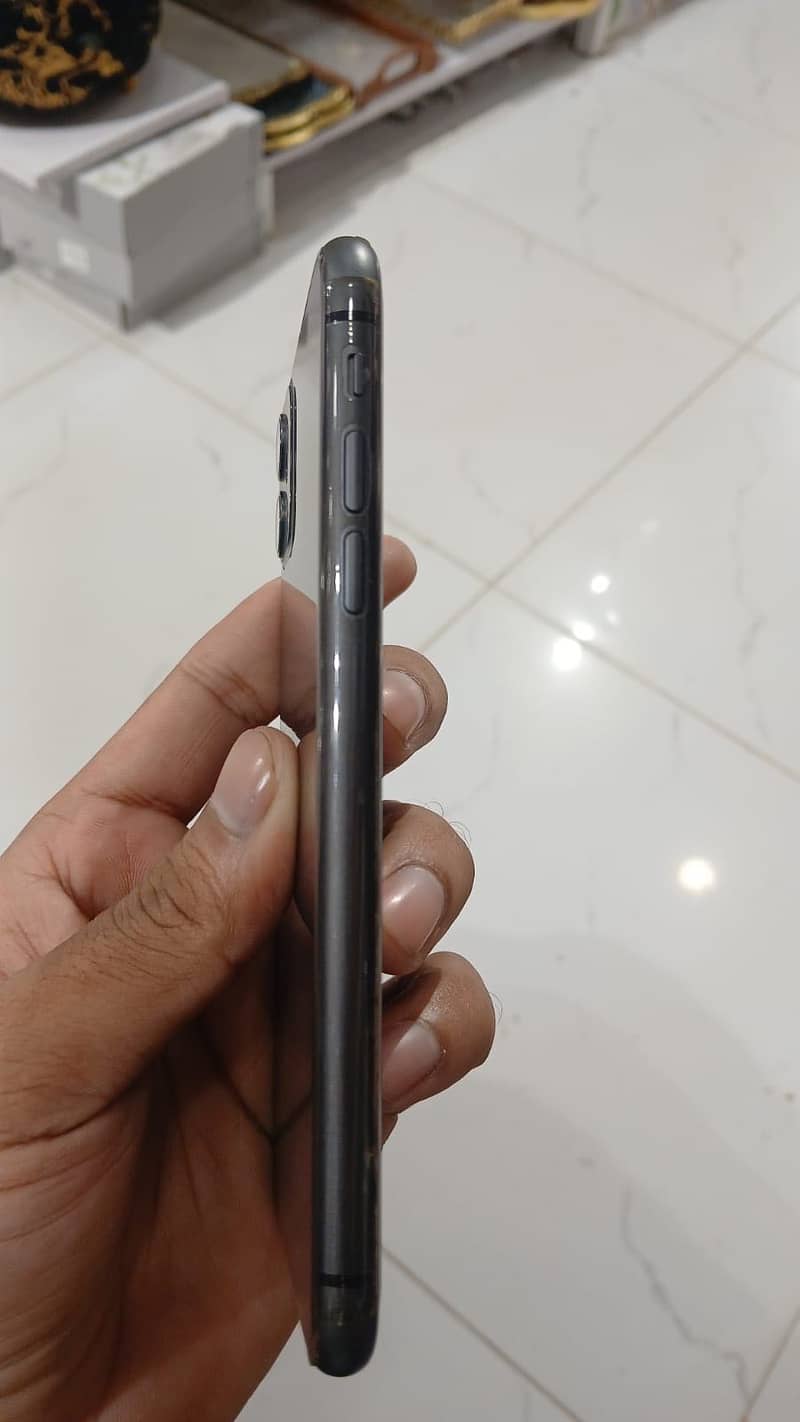 Apple iPhone 11 3