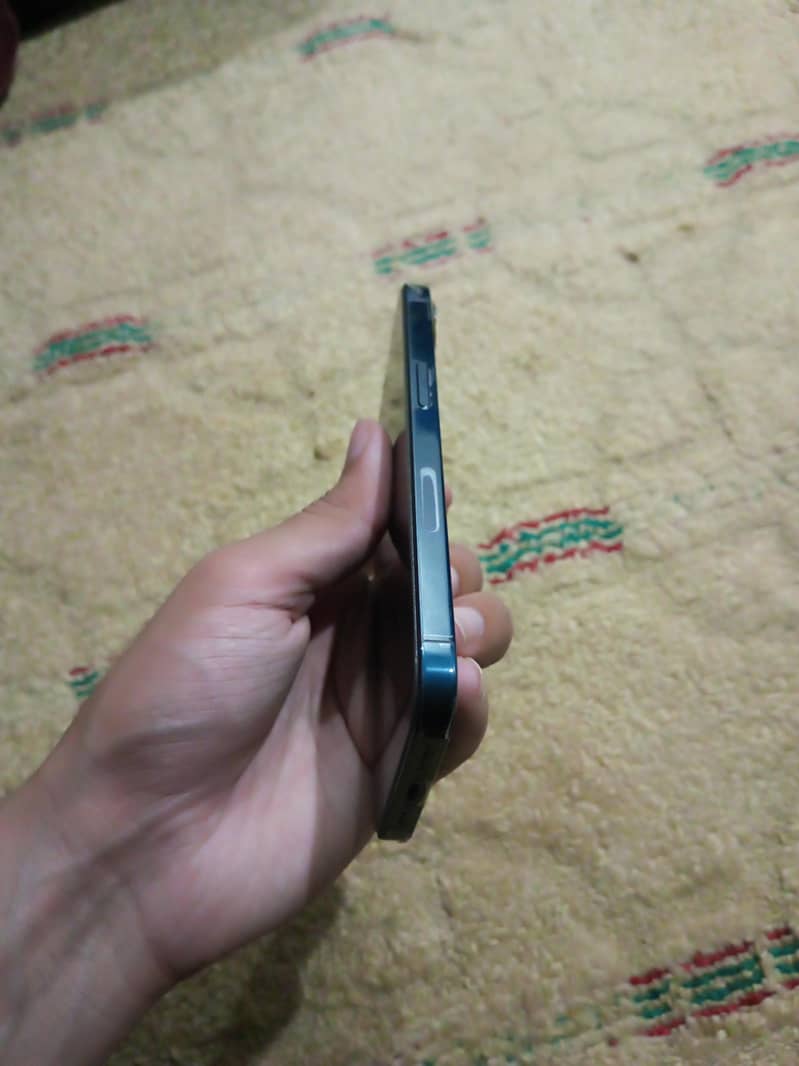 Apple iPhone 13 1