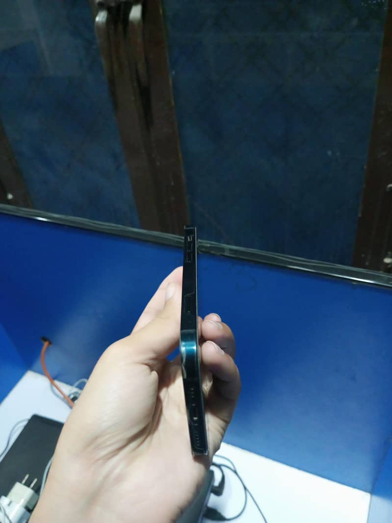 Apple iPhone 13 4