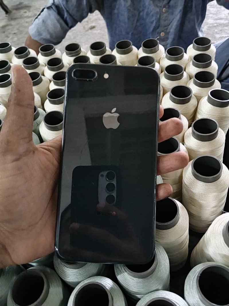 Apple iPhone 8 Plus 4