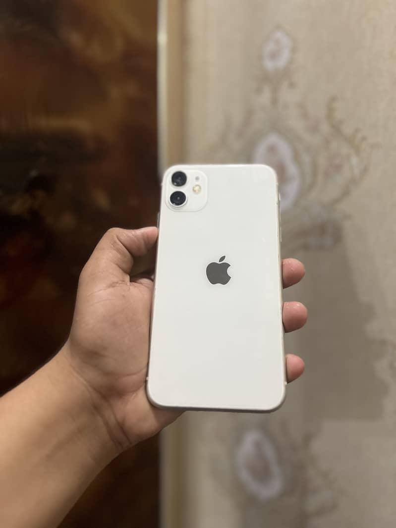 Apple iPhone 11 4