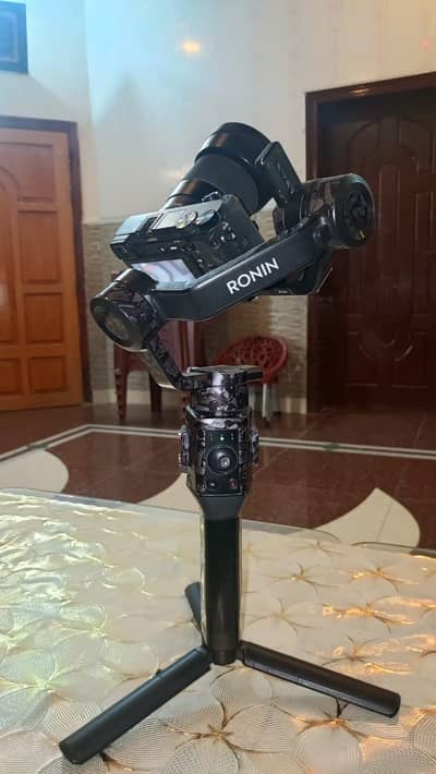 Sony A6400 with kit lens and 30mm f1.2 lens bettry charger Ronin sc