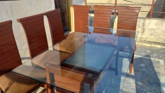 Dinning Table with 6 Chairs.