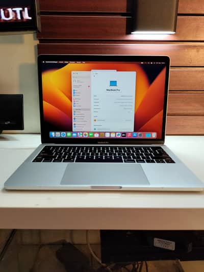 Apple MacBook Pro with Touch Bar (15-inch, 2017)