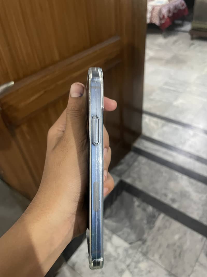 Apple iPhone 12 1
