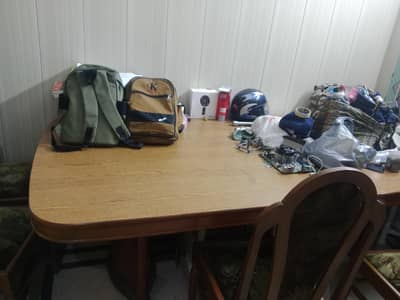 dining table in good condition