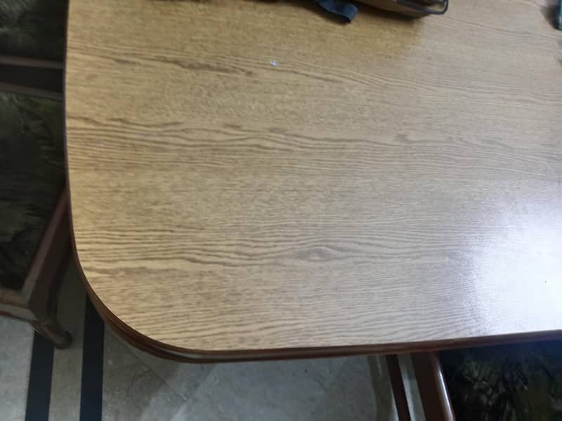 dining table in good condition 1