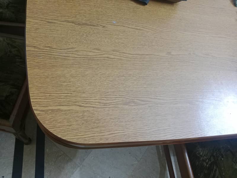 dining table in good condition 2