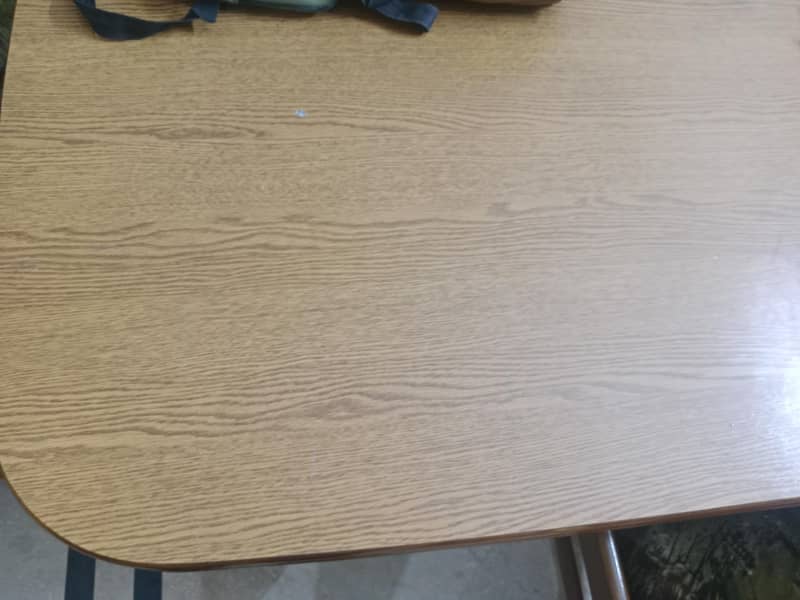 dining table in good condition 3