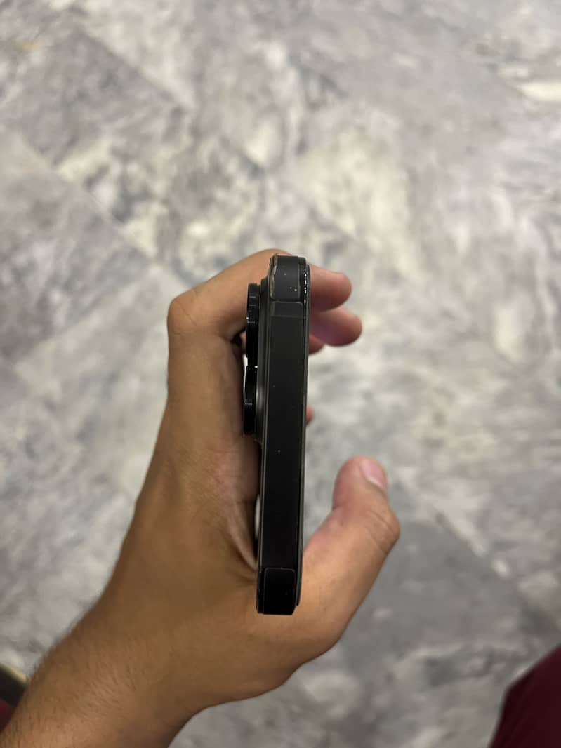 Apple iPhone 14 Pro Max 4