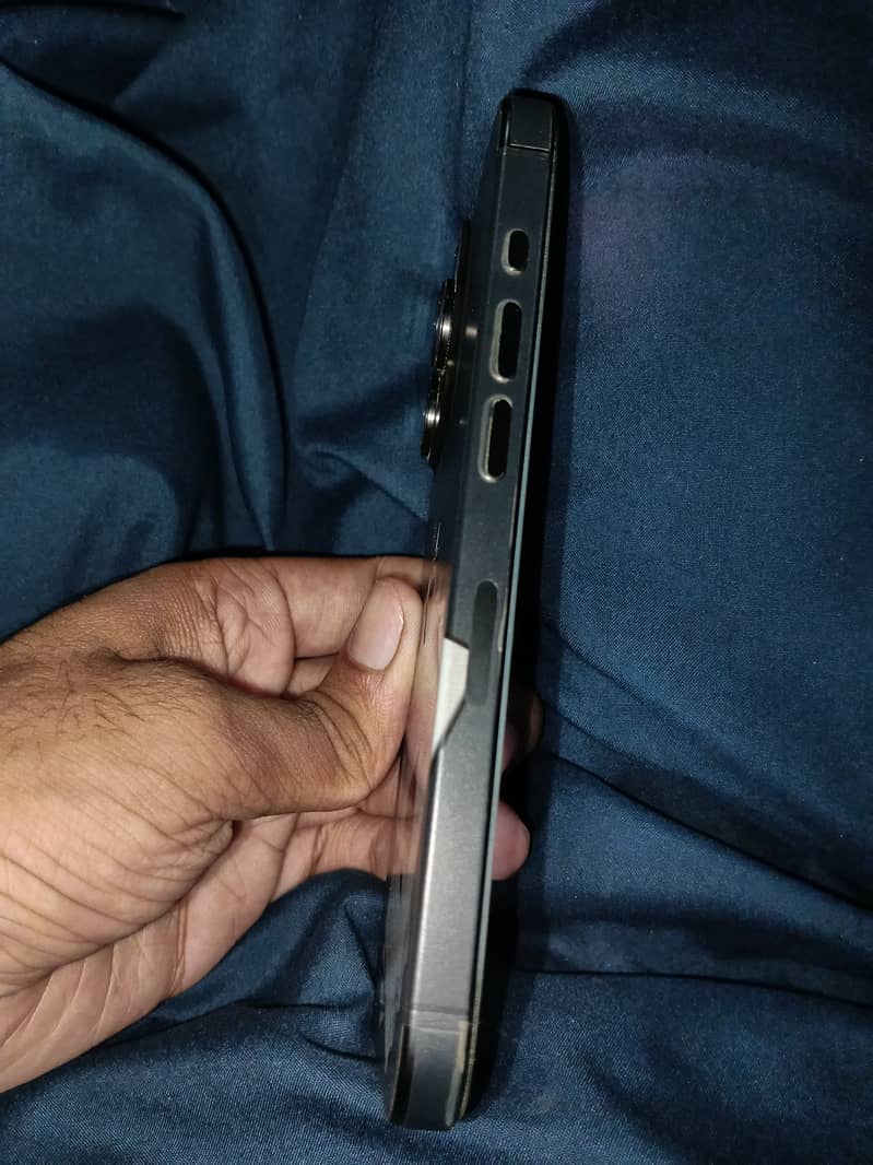 Apple iPhone 15 Pro 2