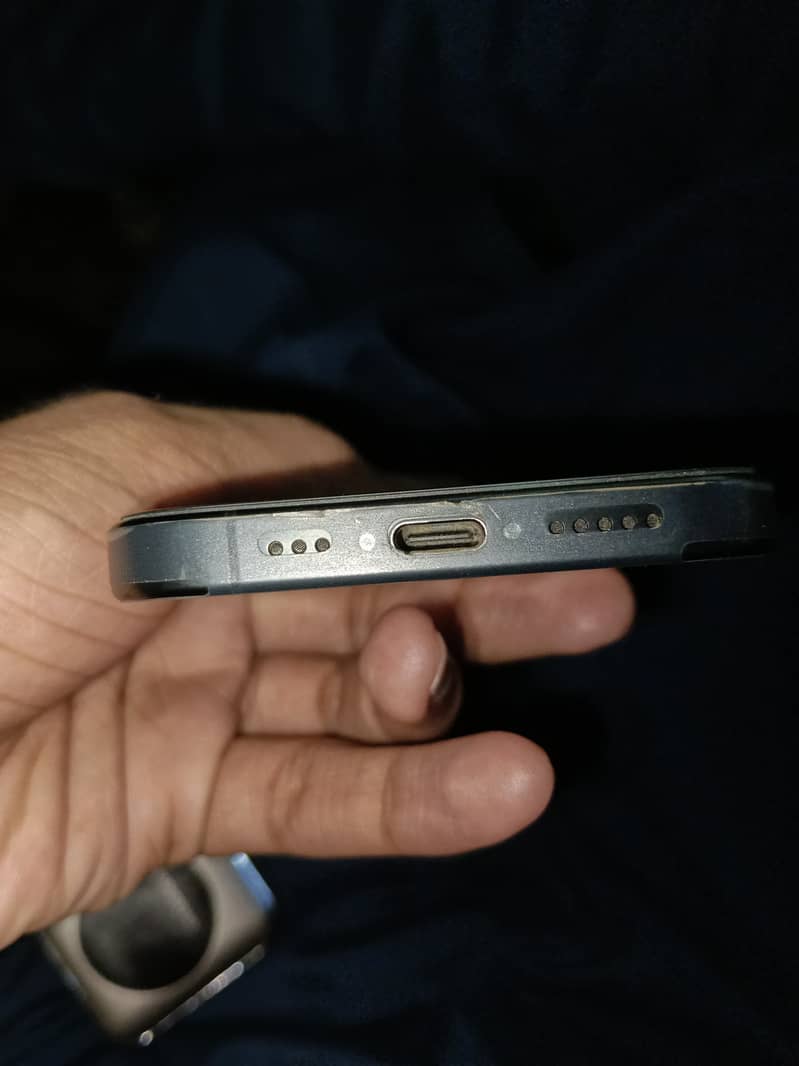 Apple iPhone 15 Pro 3