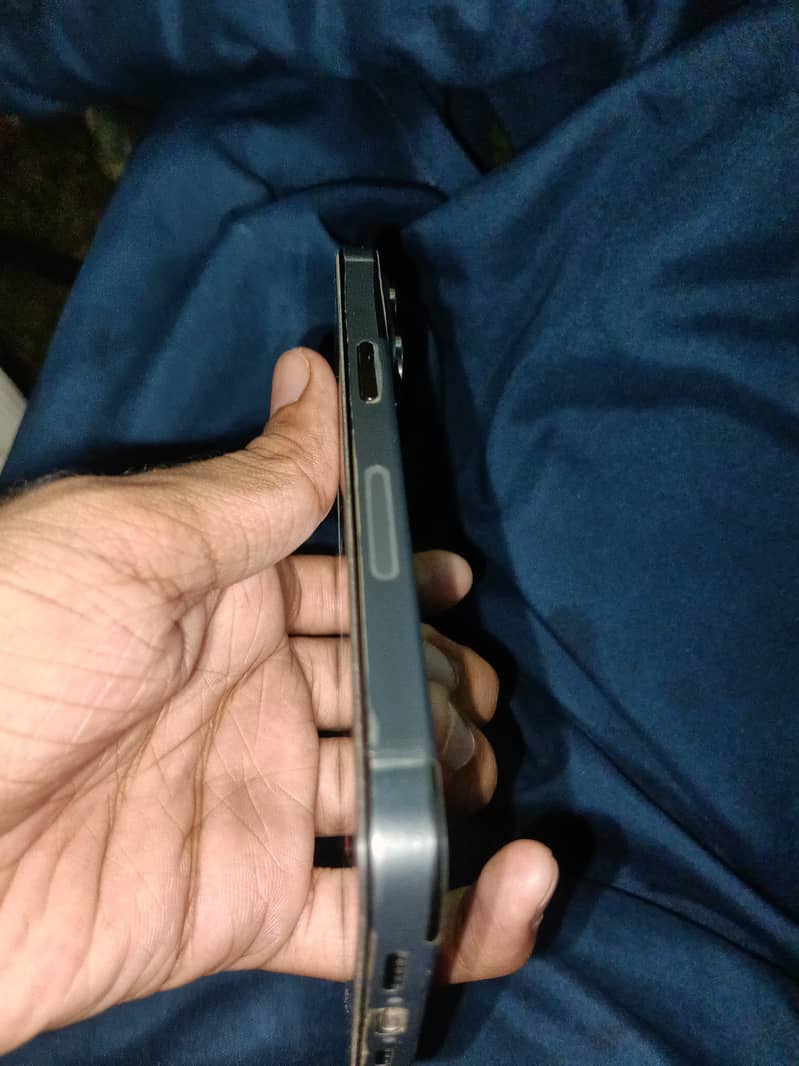 Apple iPhone 15 Pro 4
