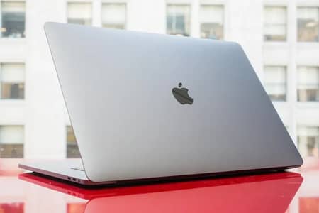 MacBook Pro 2017 with Touch Bar 15-inch, 2017