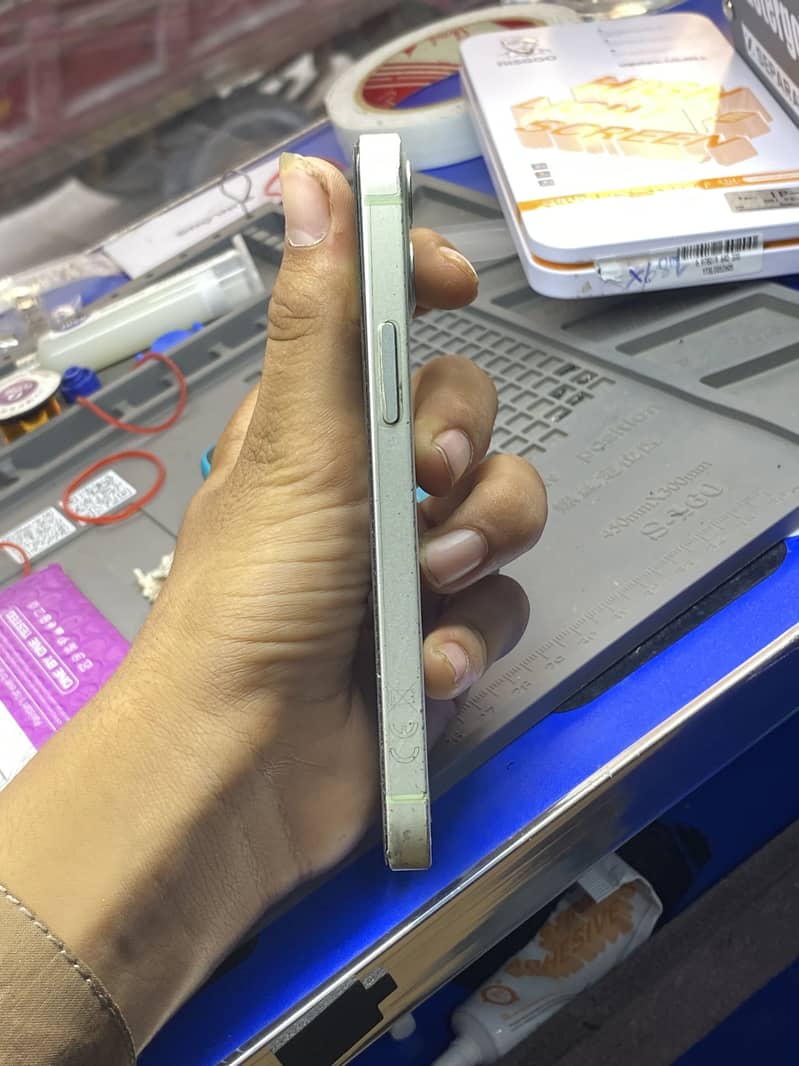 Apple iPhone 12 mini 0