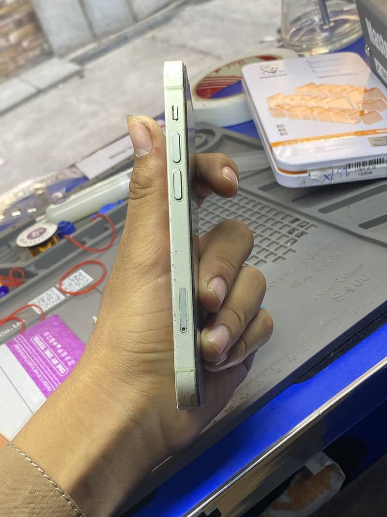 Apple iPhone 12 mini 4