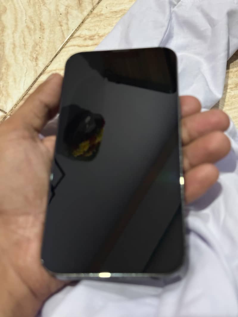 Apple iPhone 13 Pro Max 4