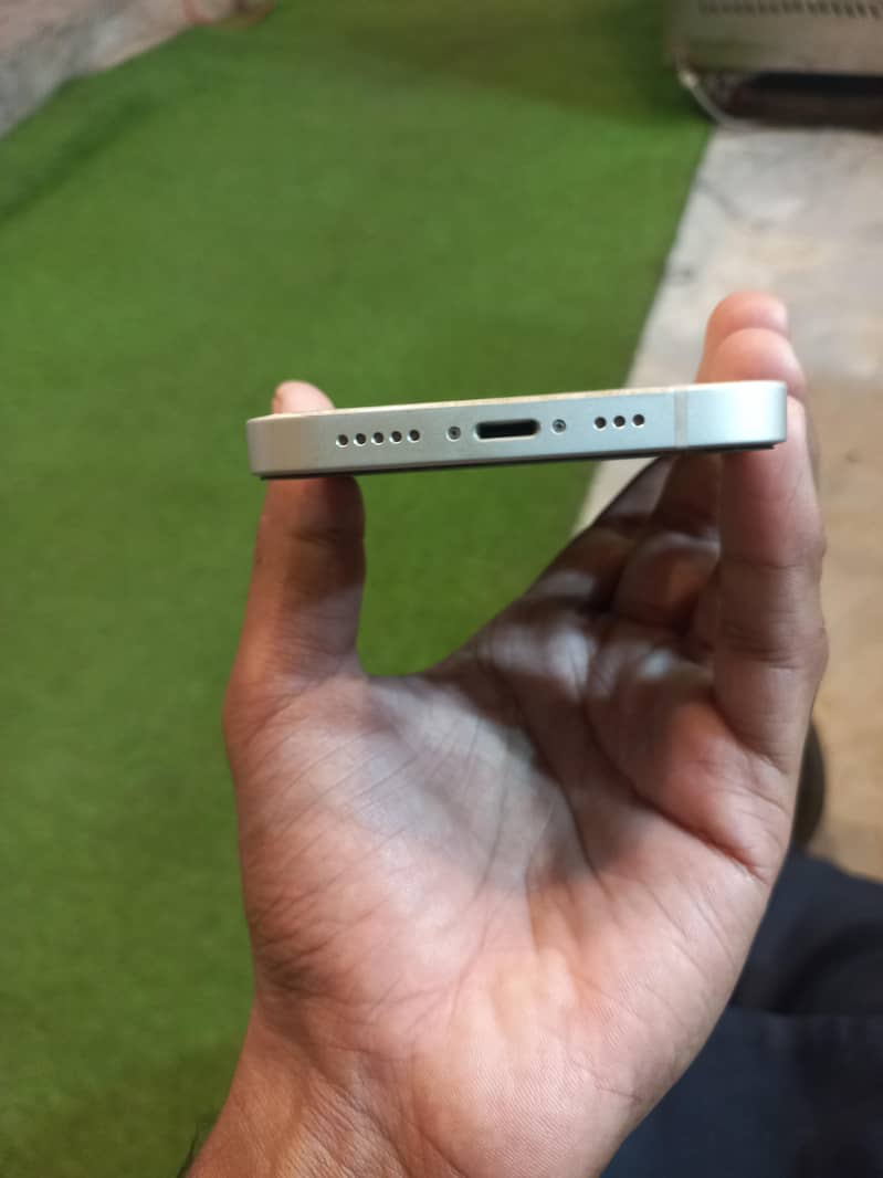 Apple iPhone 13 2
