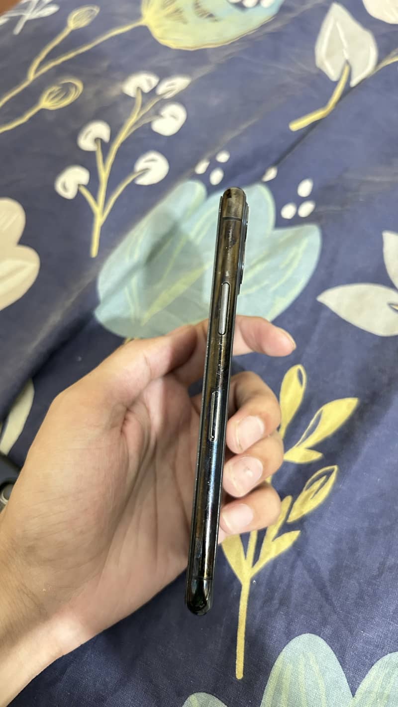 Apple iPhone 11 Pro 2