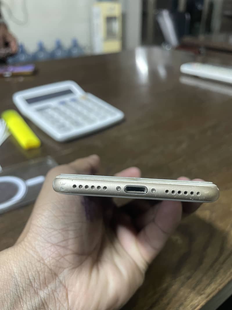 Apple iPhone 7 0