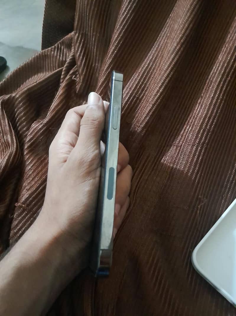 Apple iPhone 12 Pro 4