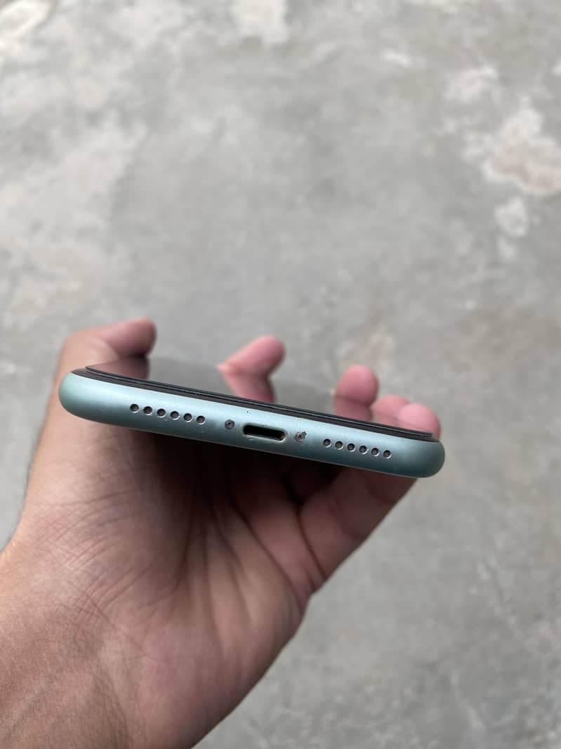 Apple iPhone 11 3