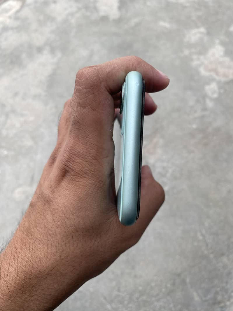 Apple iPhone 11 4