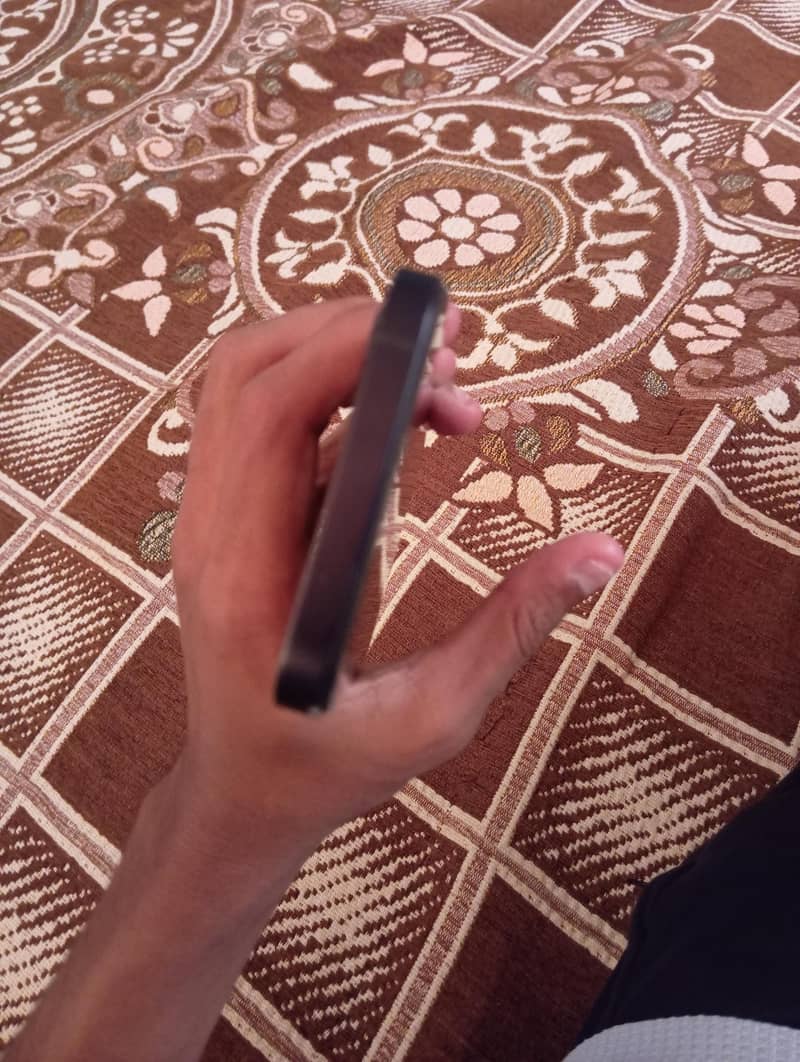 Apple iPhone 12 1