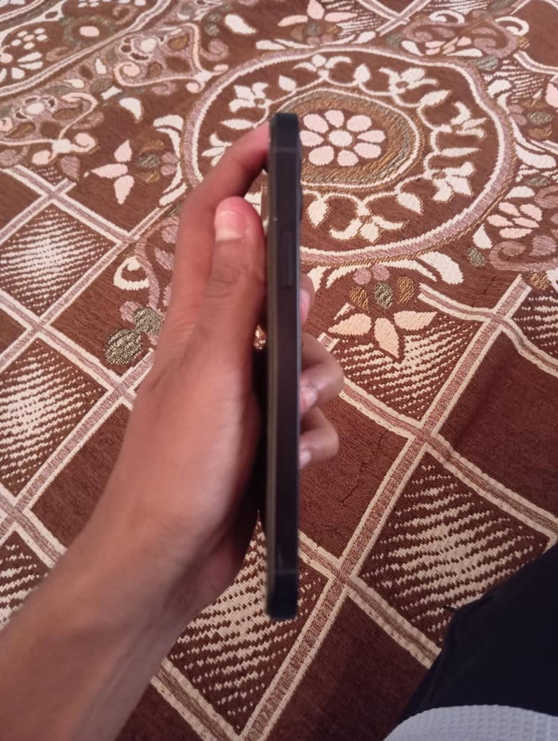 Apple iPhone 12 4
